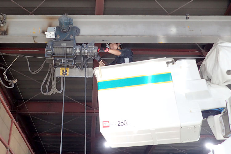 三共 天井クレーンの保守点検