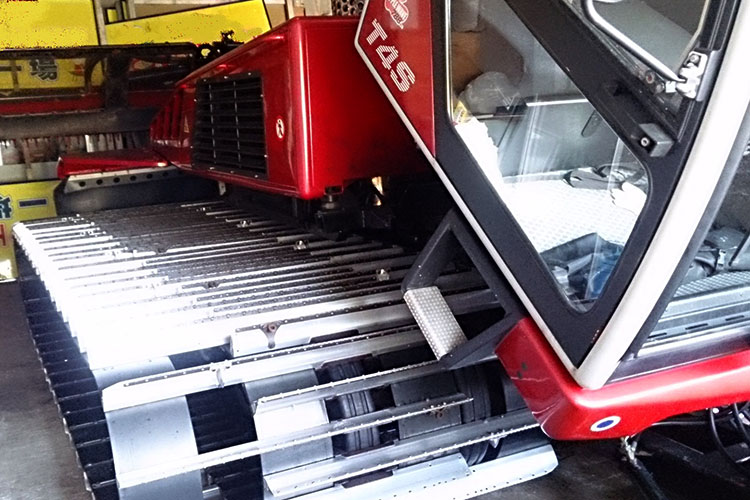 圧雪車履帯（クローラベルト）の設計・外注製作・交換<