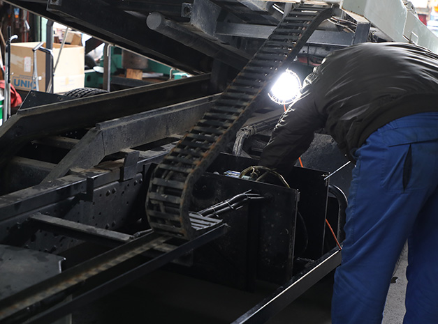 車輌 修理・点検