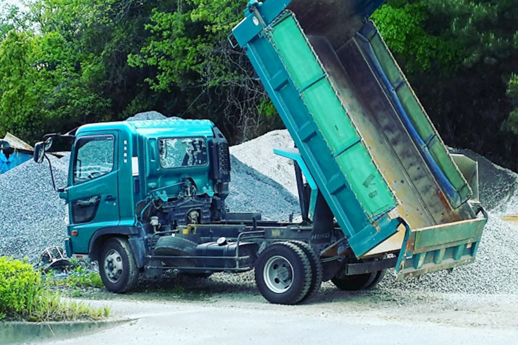 ダンプカーの修理